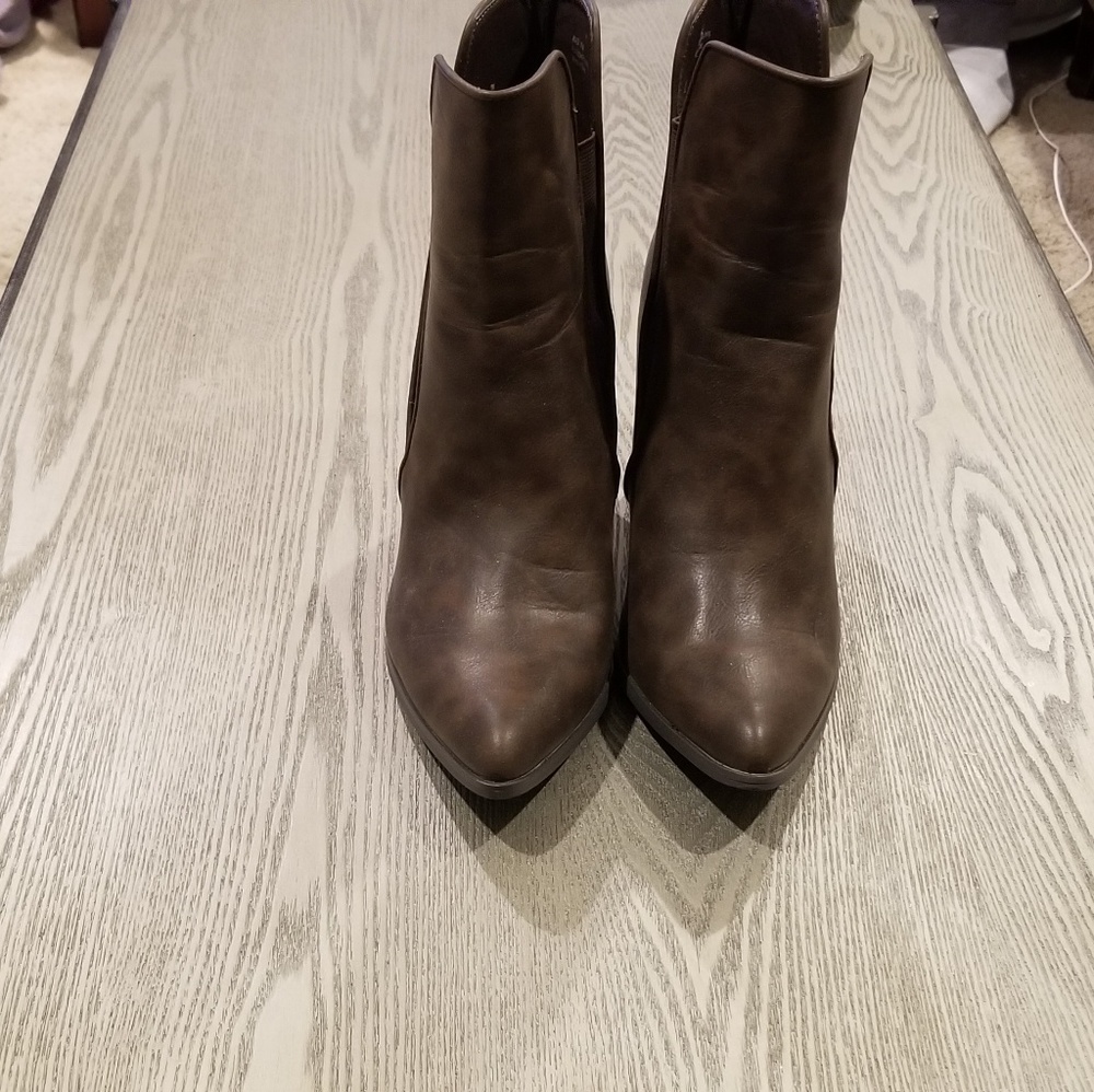 Penny Loves Kenny Avid Chelsea Boots